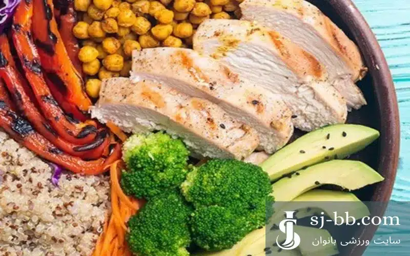 فیله مرغ آبپز با سبزیجات