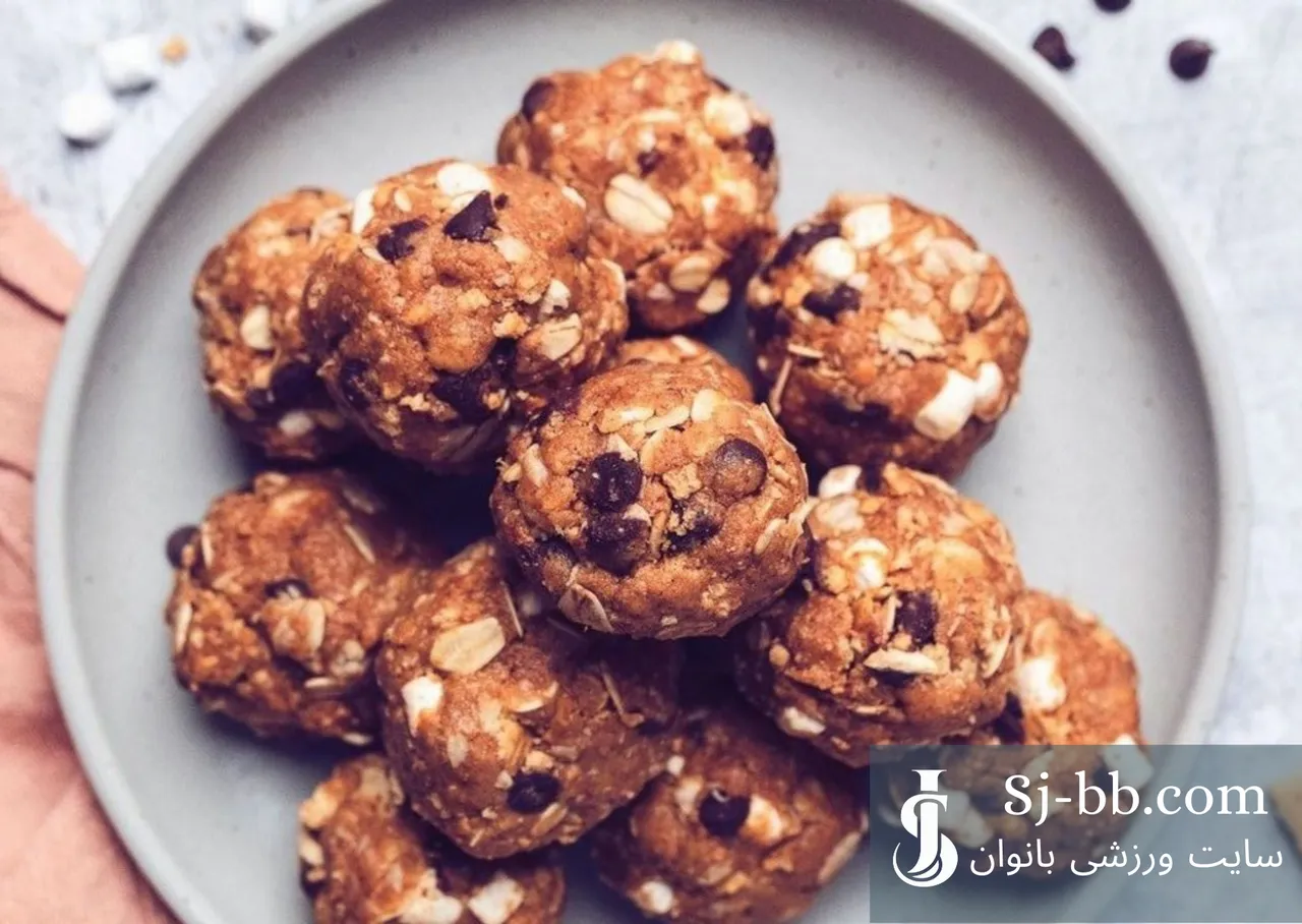 طرز تهیه دسر رژیمی ماست و توت فرنگی