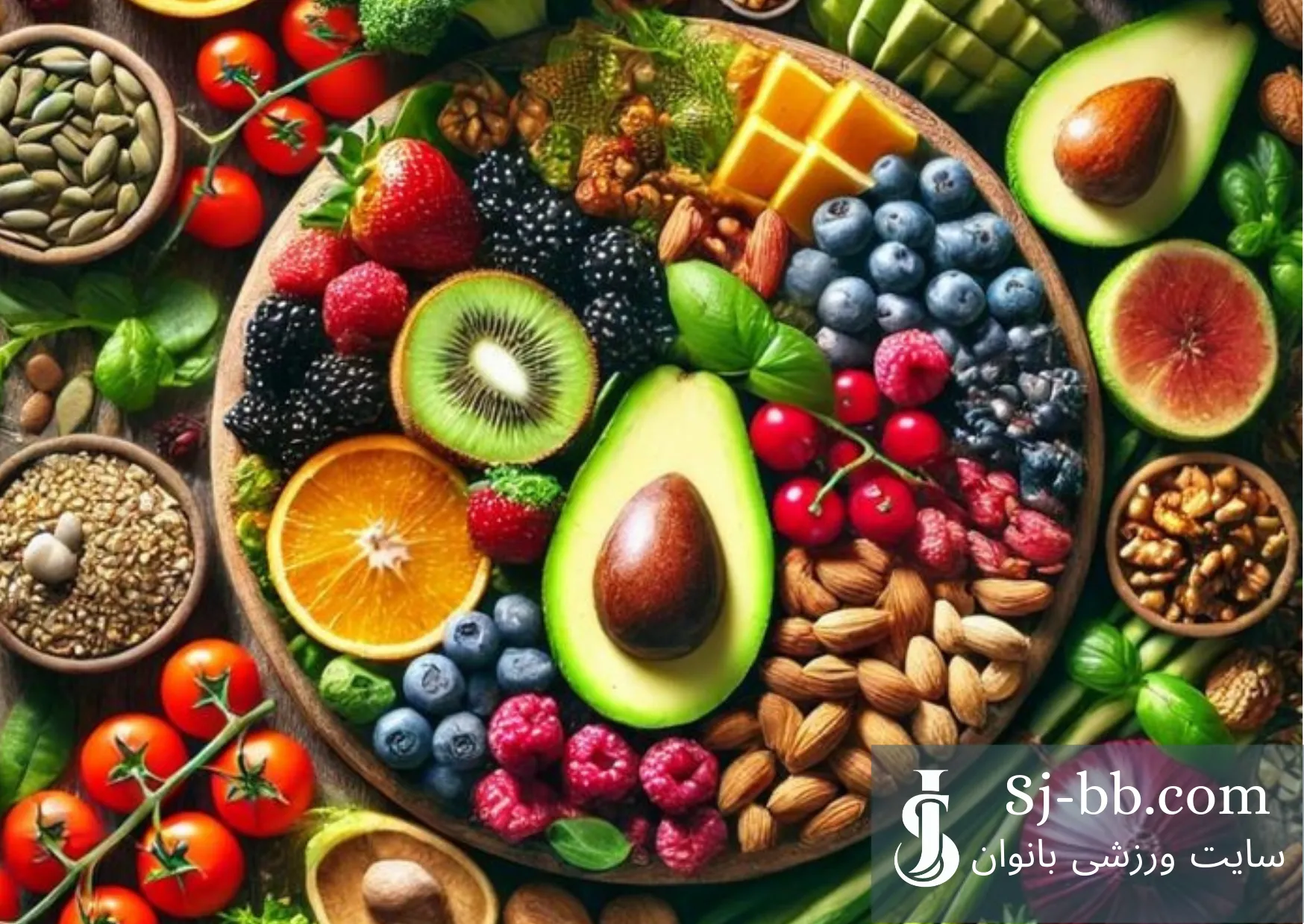 یک ظرف مخلوطی از خشکبار و میوه‌های شیرین - گزینه‌ای عالی برای رژیم افزایش وزن