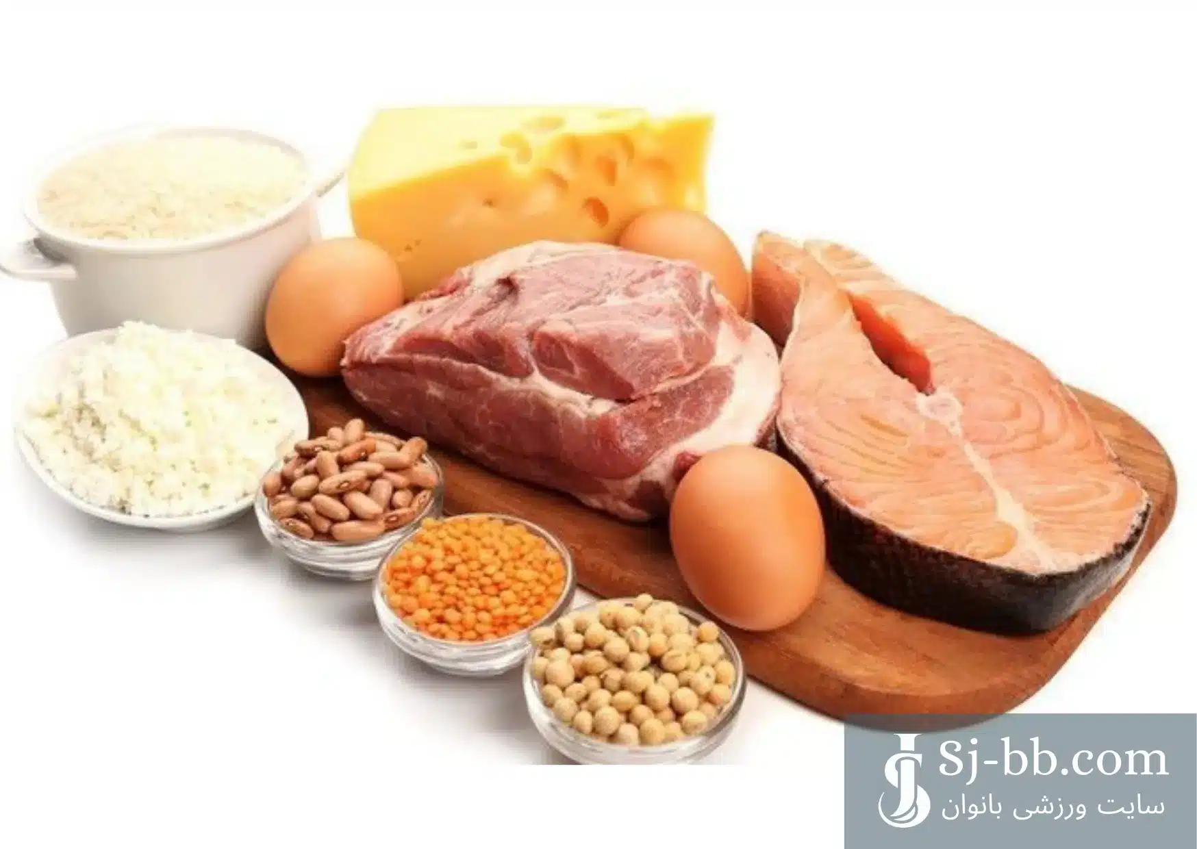  مواد غذایی عضله‌ساز برای خانم‌ها شامل تخم‌مرغ، مرغ، کینوا و سبزیجات