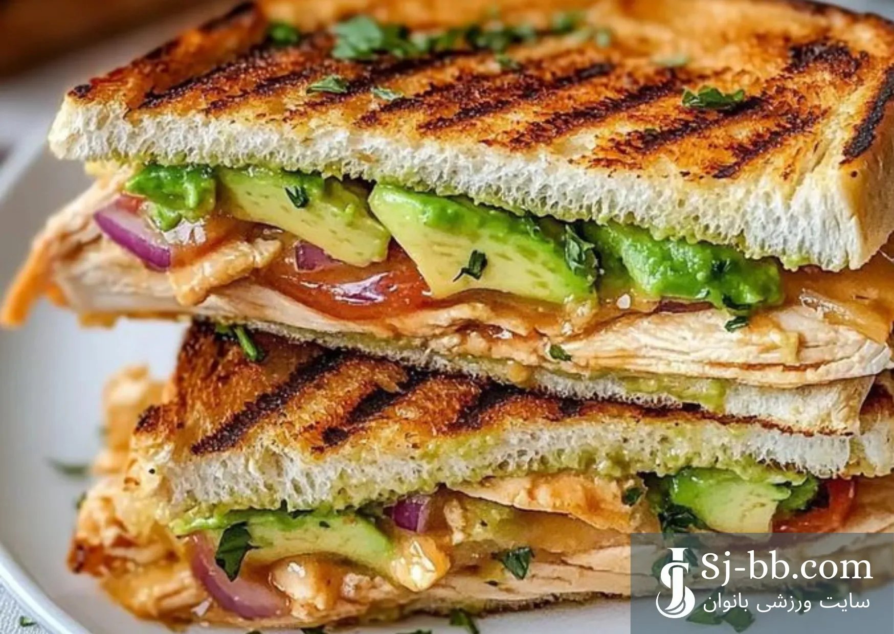 ساندویچ مرغ و قارچ
