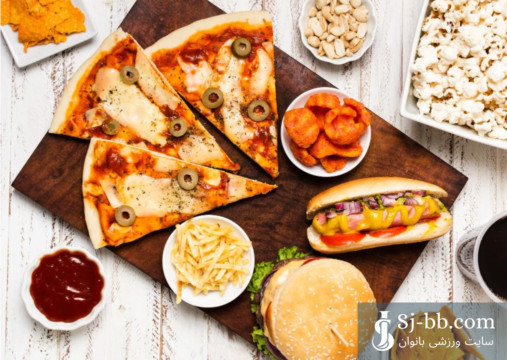 بشقاب حاوی غذاهای چرب و سنگین بعد از تمرین