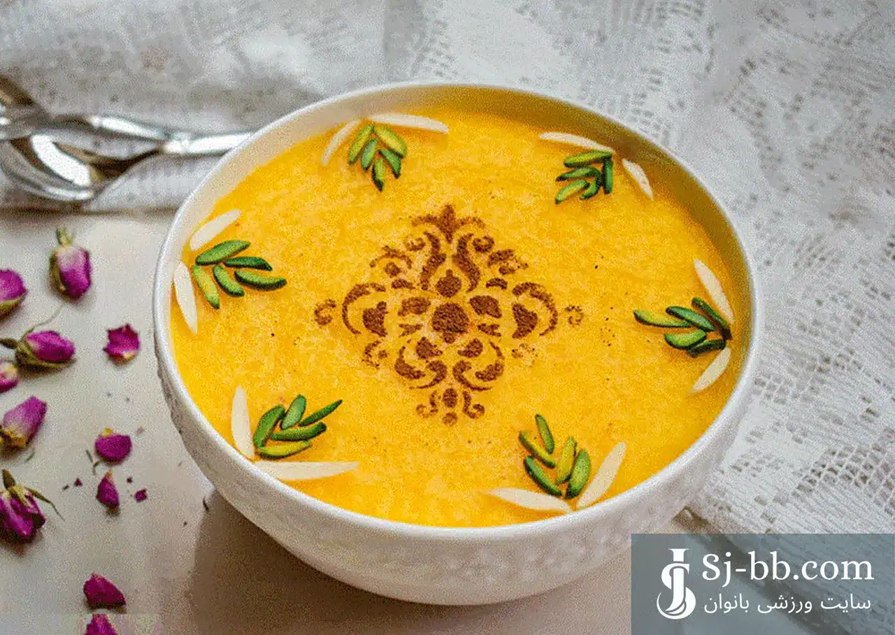 شله زرد رژیمی بدون شکر با تزیین خلال بادام و دارچین