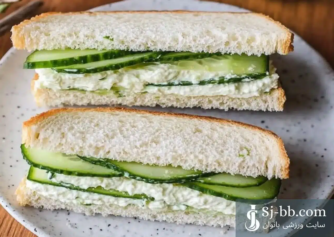 ساندویچ پنیر کاتیج و خیار