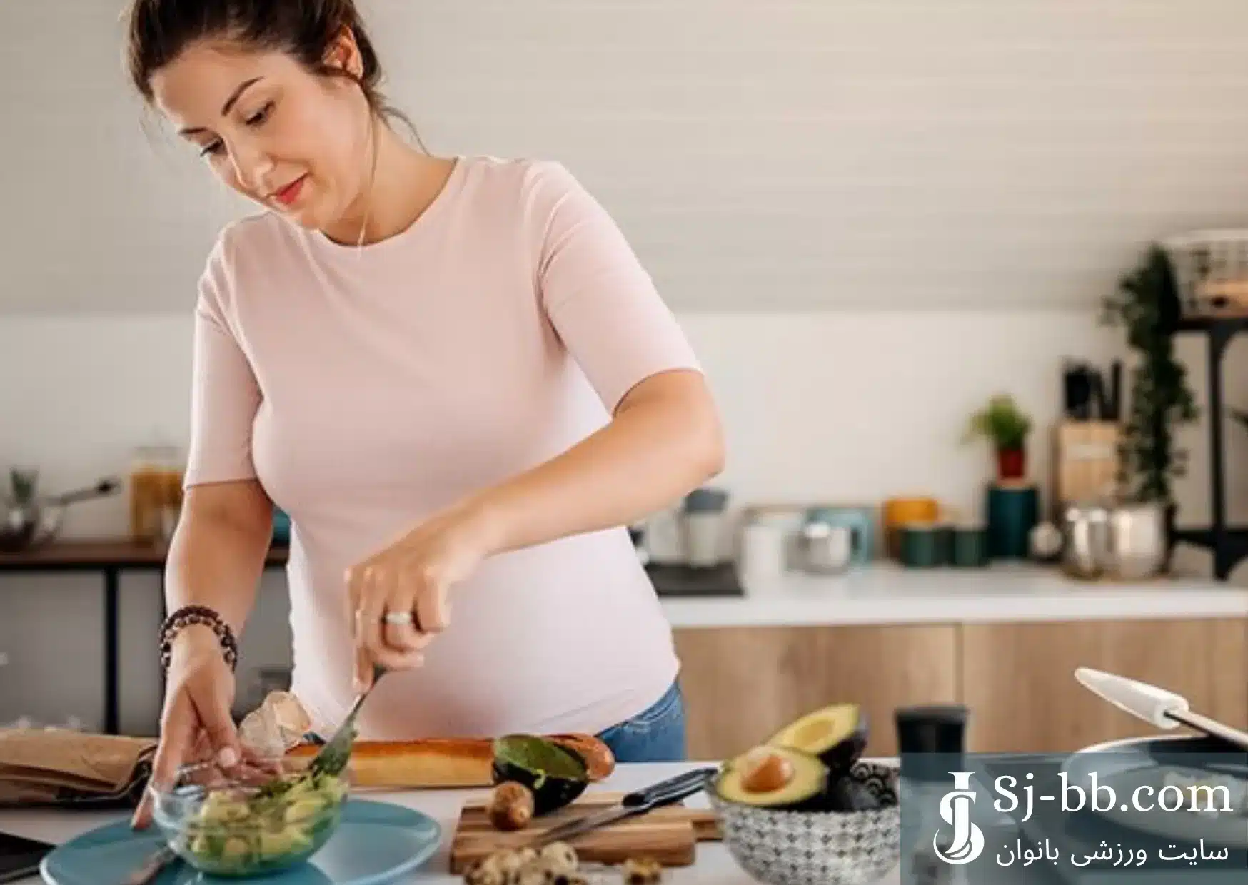 ترکیب غذایی مناسب در رژیم بارداری برای تأمین نیاز بدن و رشد جنین