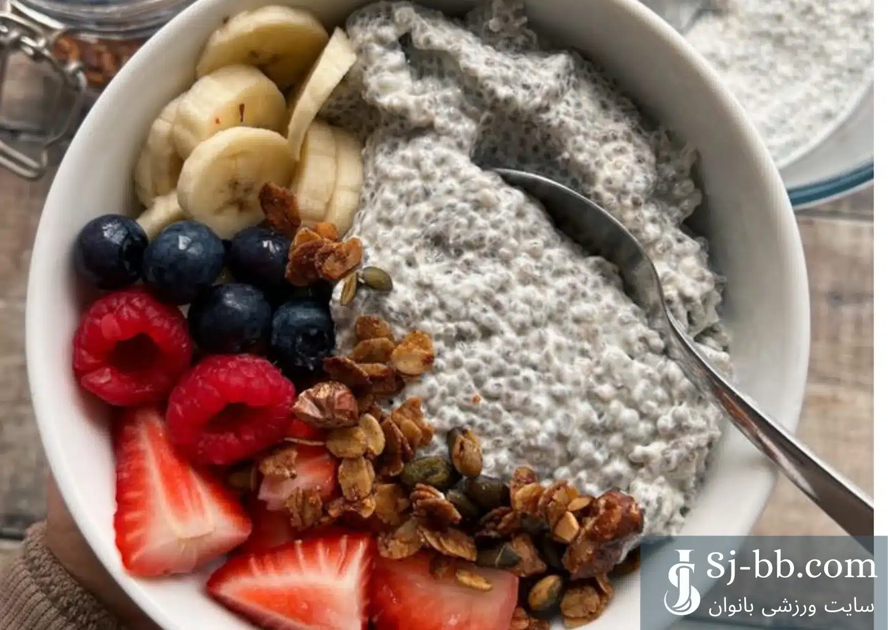 فرنی رژیمی با دانه چیا و شیرنارگیل