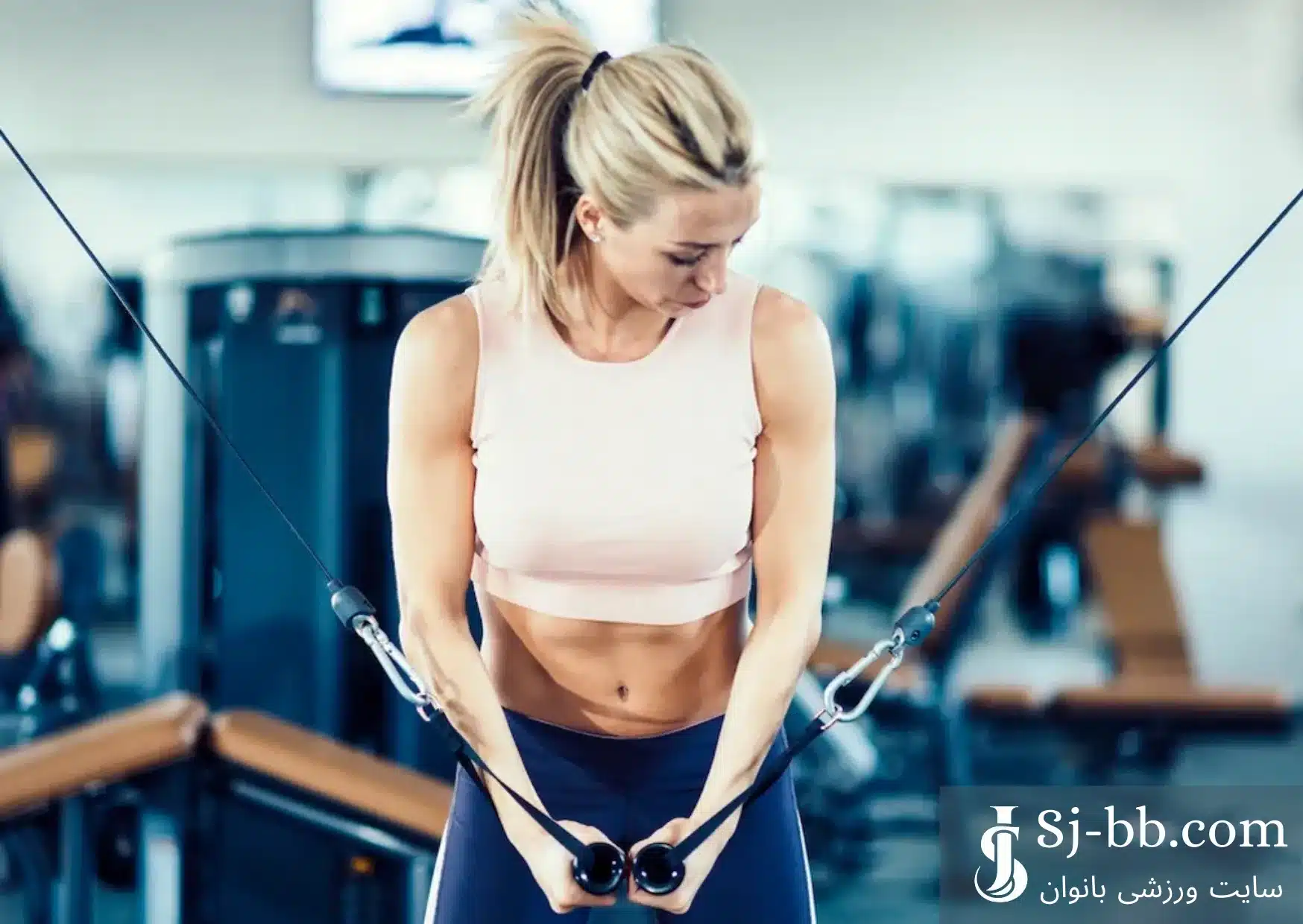 تمرین سینه بانوان با دمبل برای سفت شدن عضلات