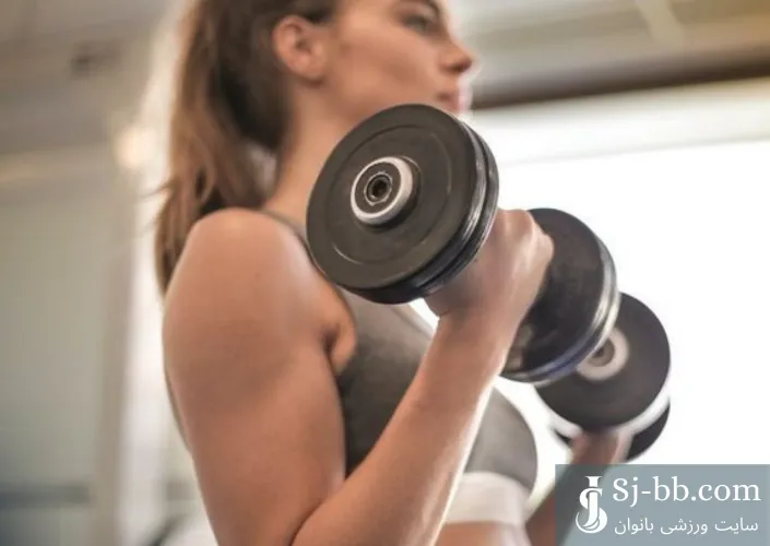 اجرای حرکت جلوبازو با دمبل برای افزایش حجم عضله – Biceps Exercise