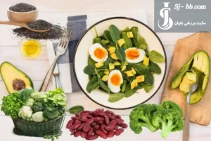 نمایی از چیدمان میز غذاهای بدون قند و سالم تهیه شده در خانه برای سبک زندگی رژیمی